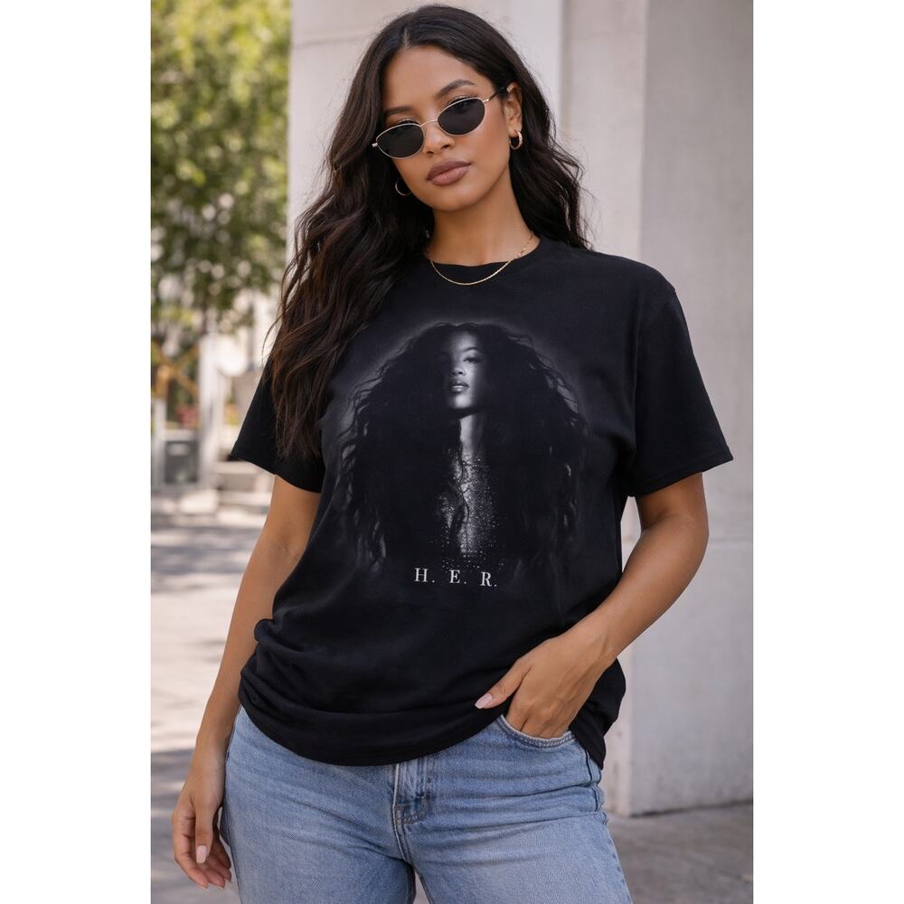 NEW H.E.R. Graphic T Shirt Black Hair Portrait Unisex Music Band Tee Size Small